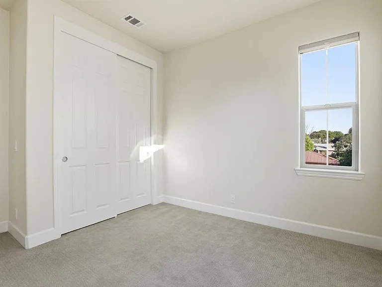 2582 Minuet Dr — Photo 15