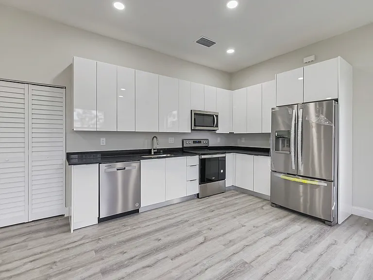 1213 County St E — Photo 23