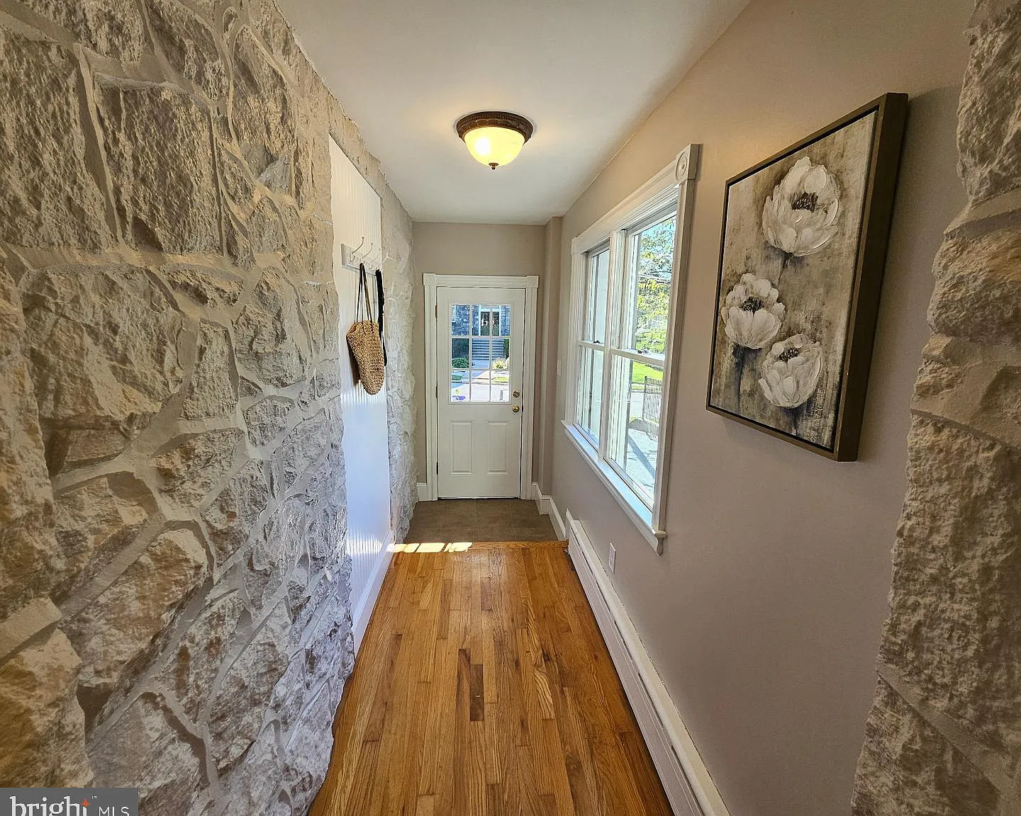 4 bed, 2.5 bath, 1664 sqft, $2,950 — Photo 2