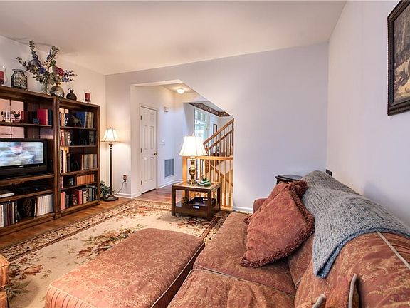 4th image of 67 Carla Ln