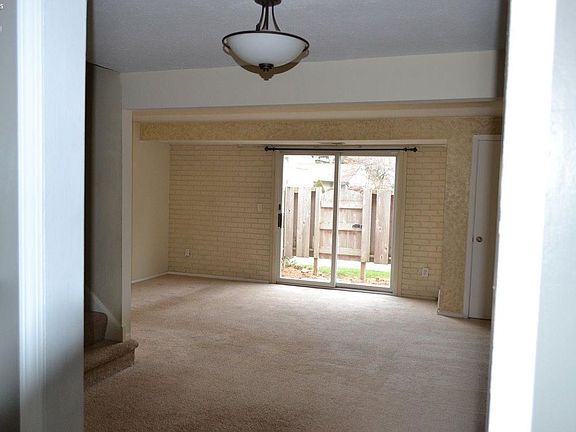3rd image of 515 Liberty Dr APT C