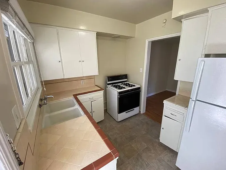 129 Claremont Ave — Photo 10