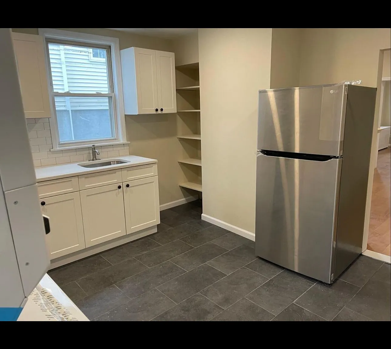 3 bed, 1200 sqft, $3,500 — Photo 4