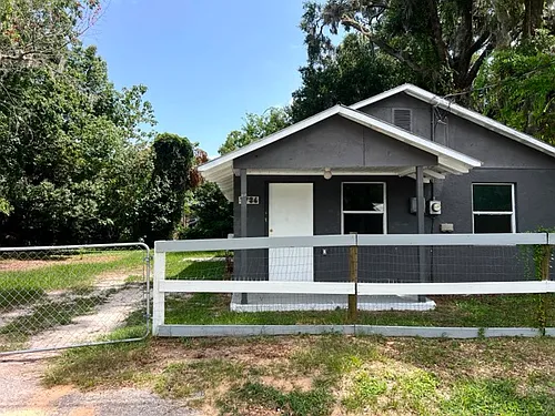 1736 SW 2nd St Photo 1