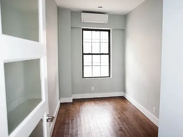 89 Ralph Avenue image 3 of 7