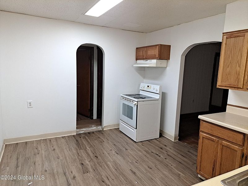 4th image of 11 Hannum Street