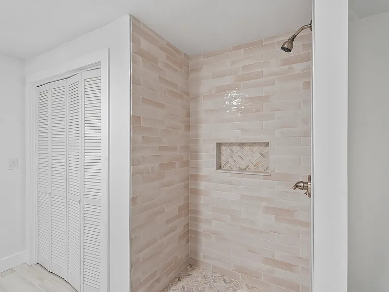 32 Laurel Ln — Photo 11