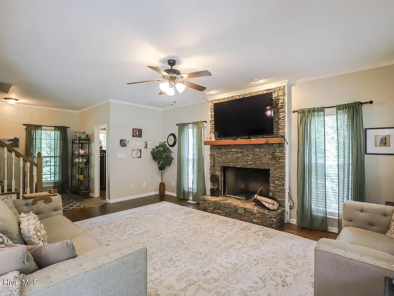5804 Lanatte Ln — Photo 6