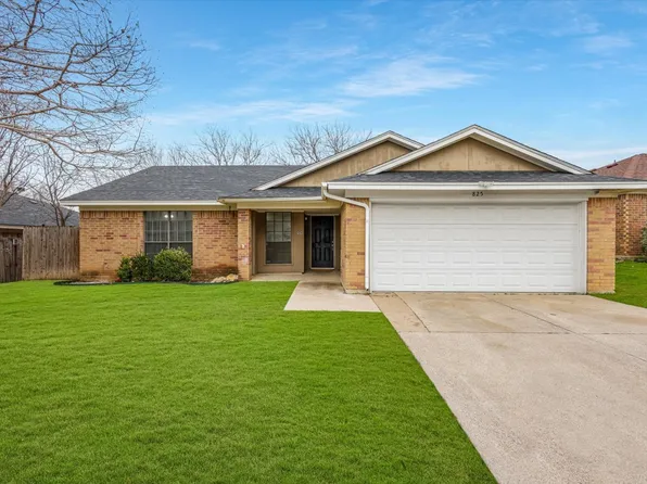 825 Bristol Ave, Saginaw, TX 76179