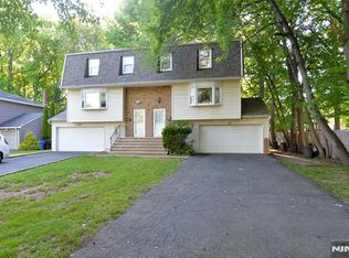 85 Primrose Ln, Paramus, NJ 07652
