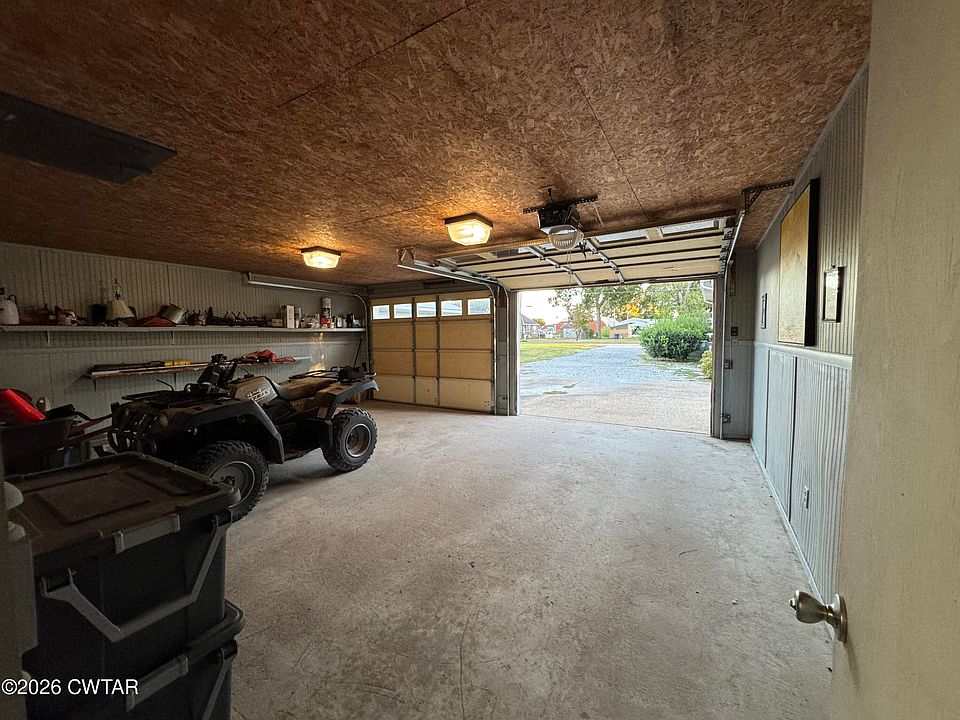 25th image of 624 Lake St