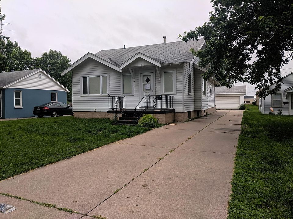 1st image of 2612 W 1st St