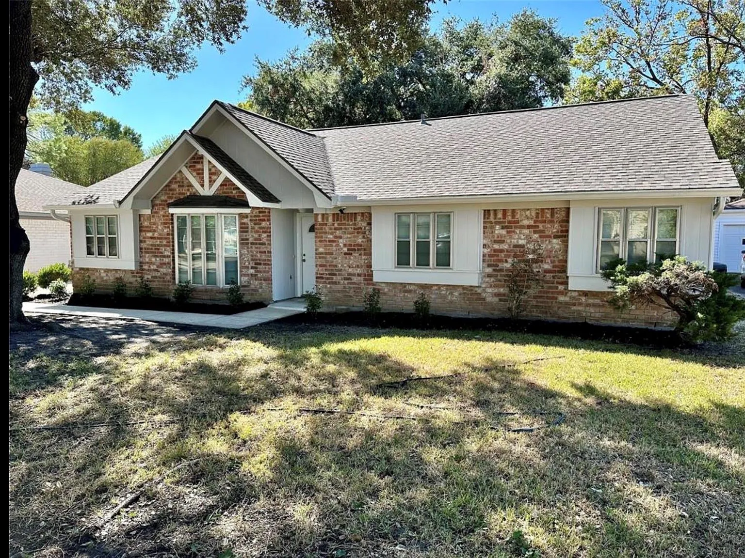 3 bed, 2.0 bath, 1820 sqft, $2,000 — Photo 1