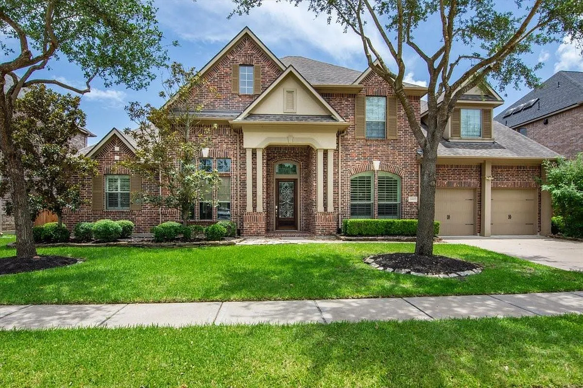 4 bed, 3.5 bath, 3605 sqft, $4,300 — Photo 1