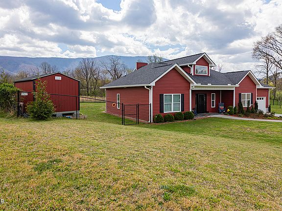 4th image of 2221 Meadowbrook Ln