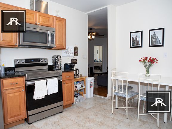 4th image of 387 Harvard St #1R