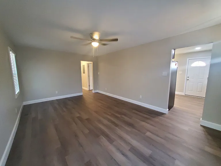 1208 Hillsboro St — Photo 11