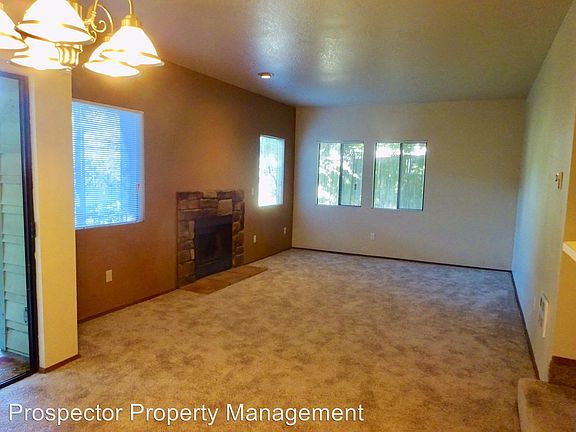 4th image of 9901 NE 134th Ct APT 03