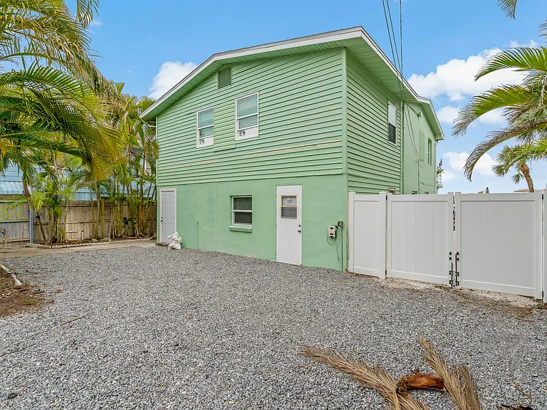 8441 Bayshore Dr #B — Photo 21