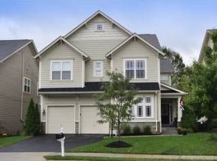 290 Ariel Dr NE, Leesburg, VA 20176