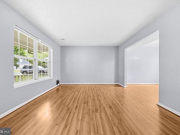 3rd image of 4096 Broadbill Cir