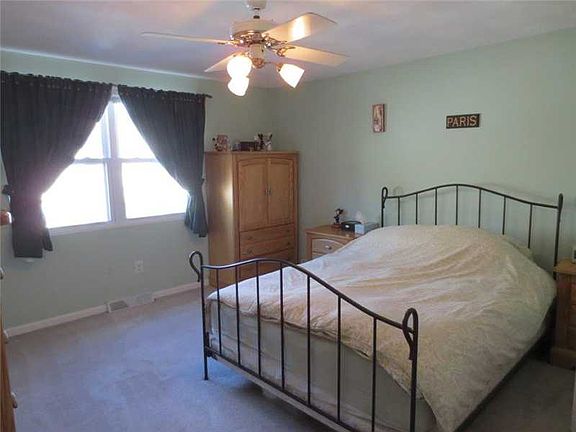 5th image of 408 Pinewood Dr