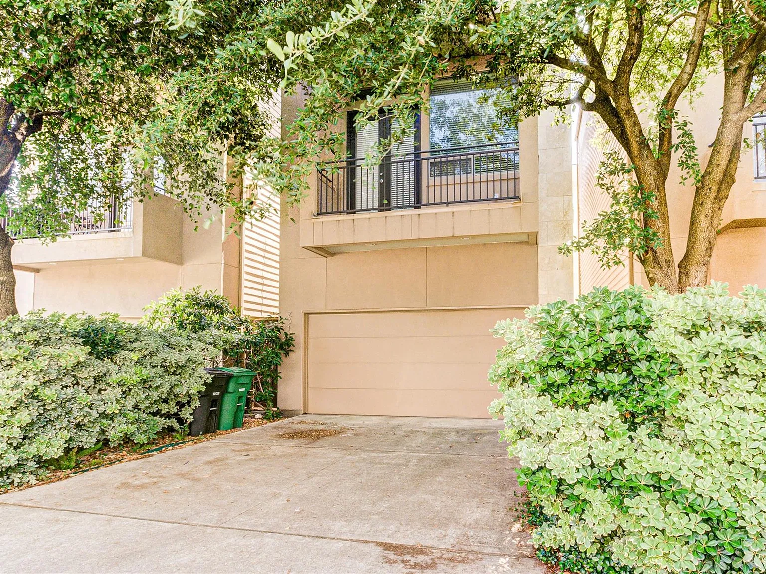 3 bed, 3.5 bath, 2281 sqft, $3,500 — Photo 4