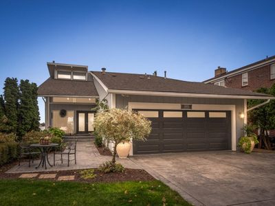 3885 Lake Front St, Waterford, MI, 48328