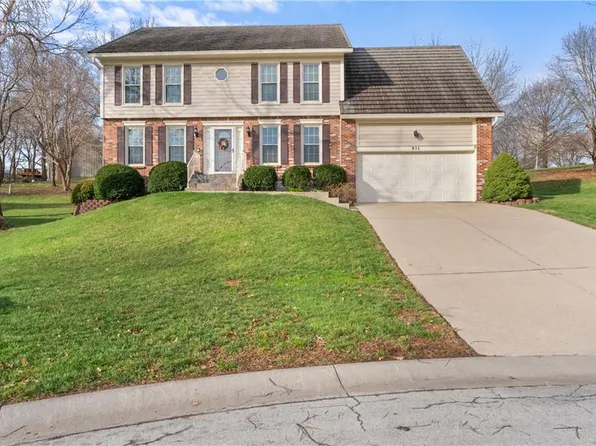 311 NE Wicklow Ct, Lees Summit, MO 64064