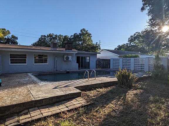 3rd image of 1566 Huntington Ln