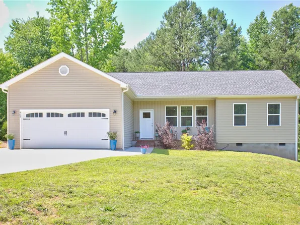 405 Pawnee Dr, Walhalla, SC 29691