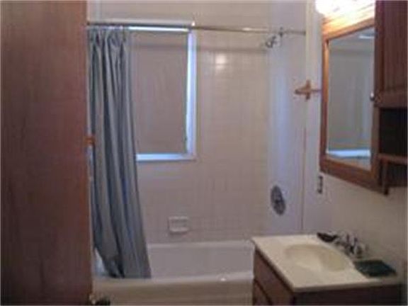 4th image of 139 S Walnut St #139