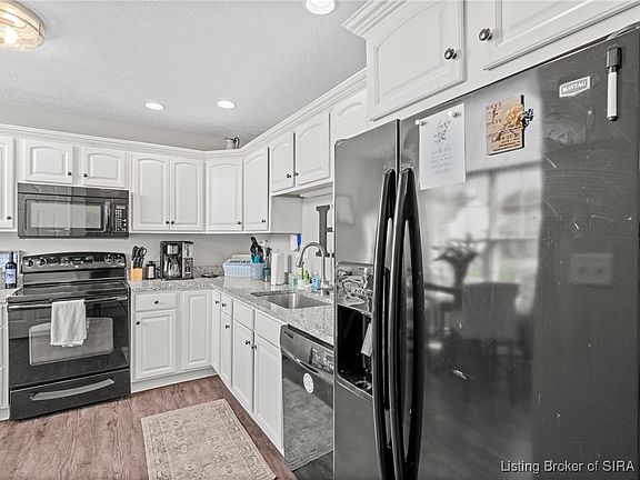 5th image of 820 Twin Oaks Drive