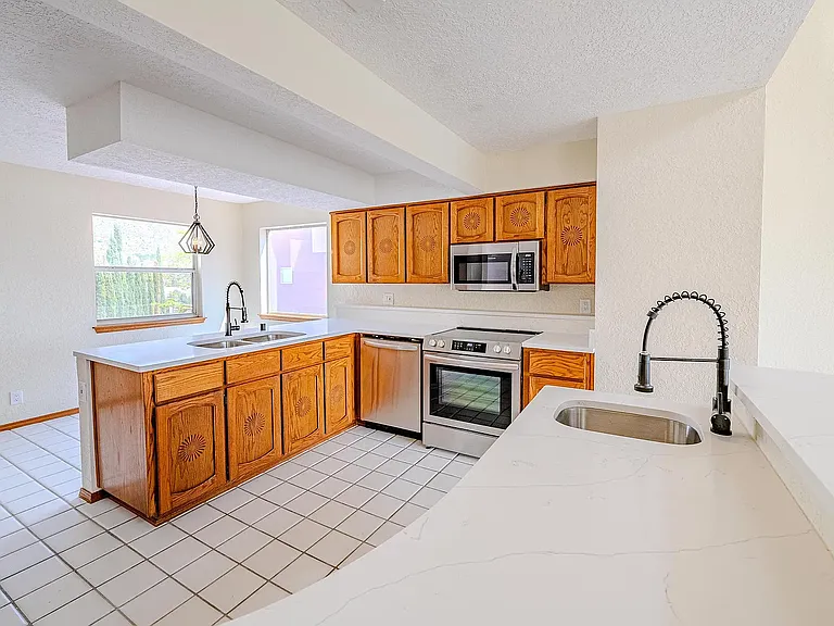 5137 Glenwood Pointe Ln NE #5137 — Photo 11