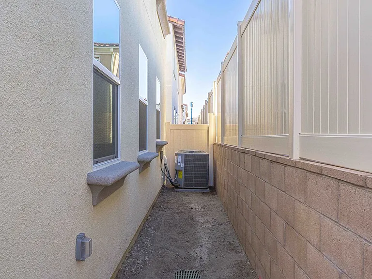 466 Meyer Pl — Photo 28