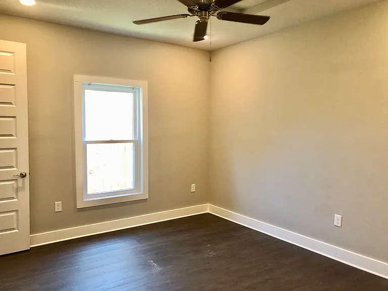 241 N H St — Photo 3