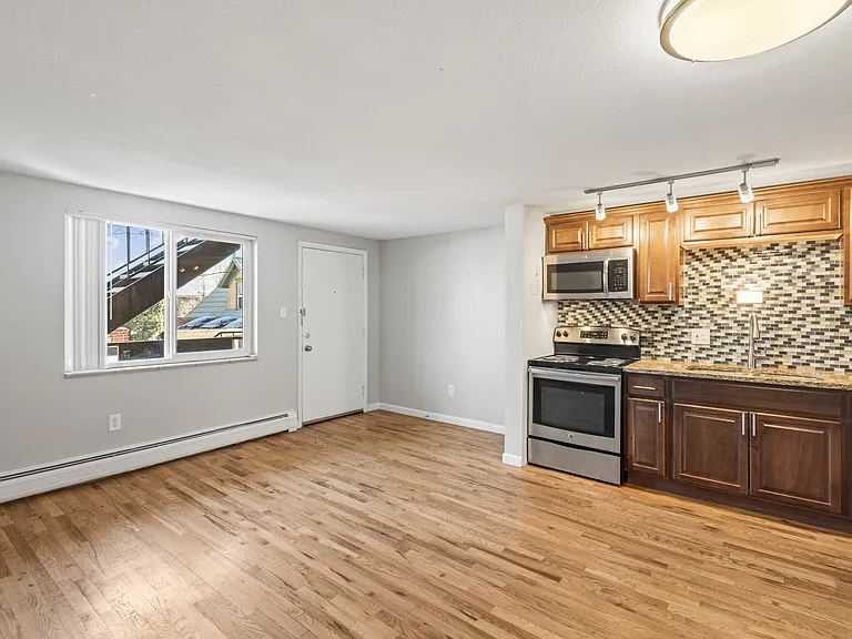 15 N Washington St — Photo 18