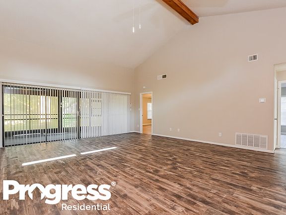 4th image of 499 Meadowood Blvd