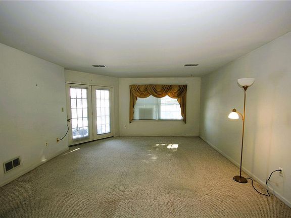 4th image of 4734 Cheryl Dr