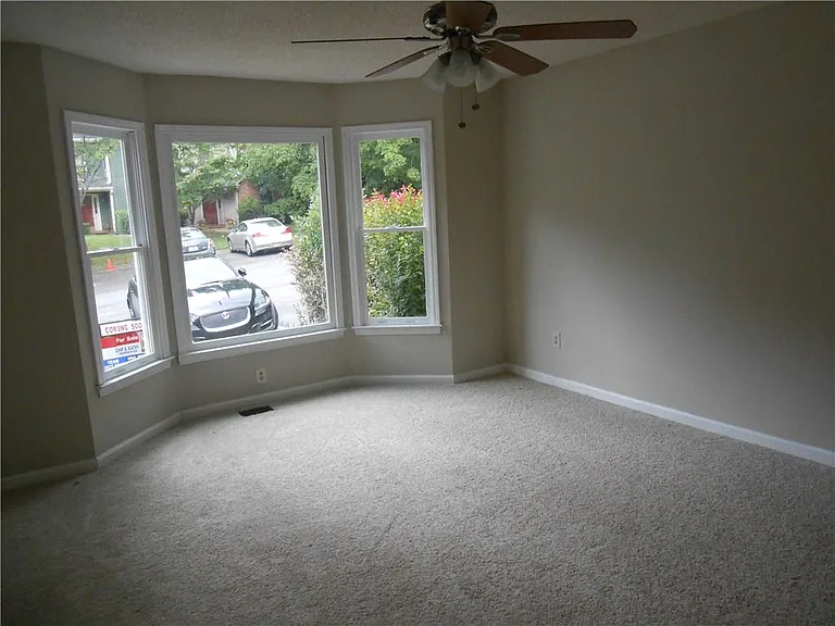 1135 Country Club Pl NW — Photo 9