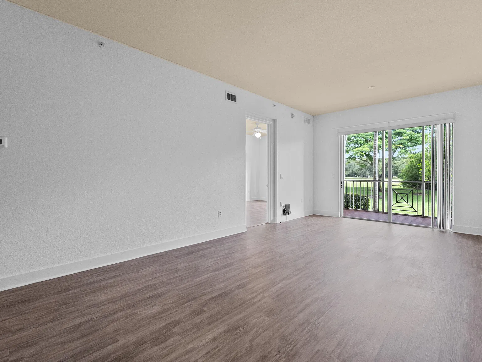 2 bed, 2.0 bath, 1146 sqft, $2,400 — Photo 4