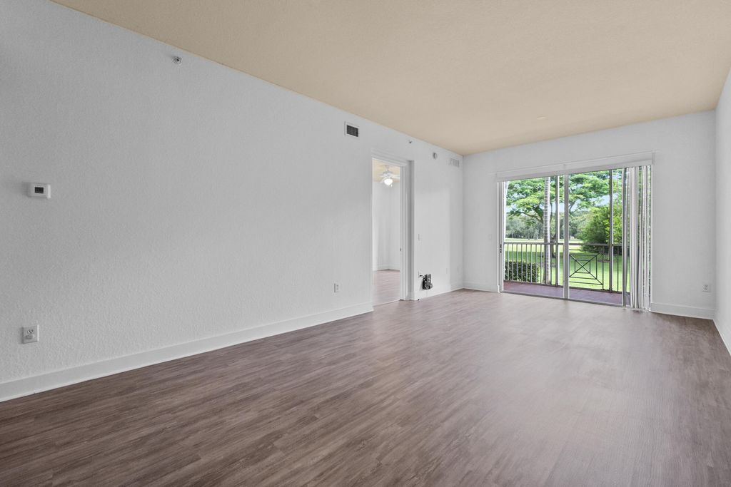 3500 Oaks Clubhouse Dr APT 109, photo 4