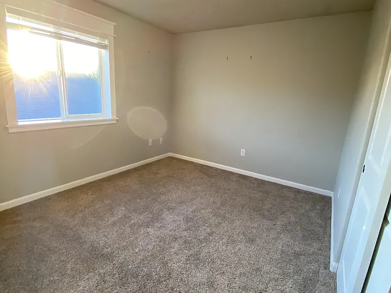 1055 Charlie Ave — Photo 24