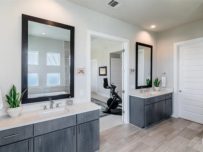 6025 Seville Dr — Photo 19