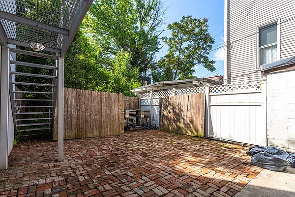 Rented by Pear NYC LLC | media 30