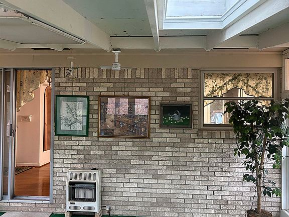 4th image of 5 Westwood Ln