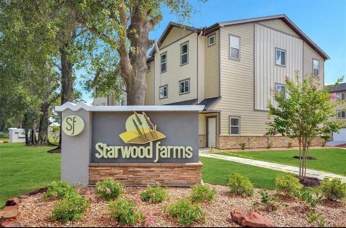 3 bed, 2.5 bath, 1688 sqft, $1,900 — Photo 2