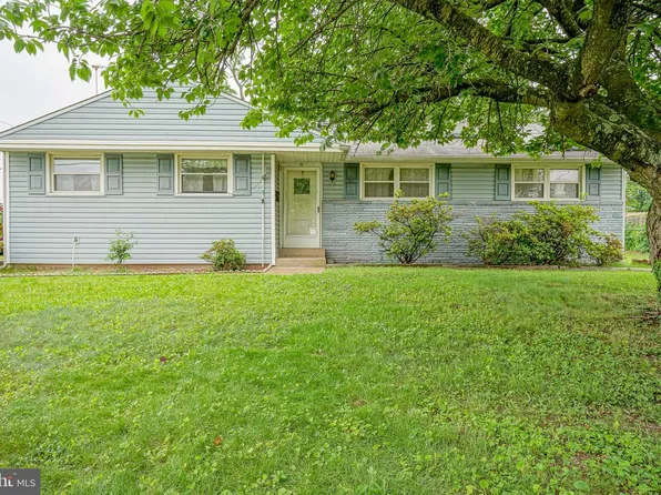 1103 Laurel Rd, Edgewater Park, NJ 08010