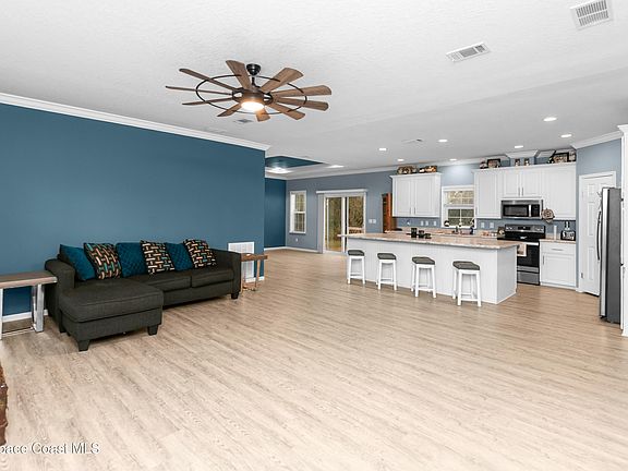 4th image of 9175 Freedom Rd