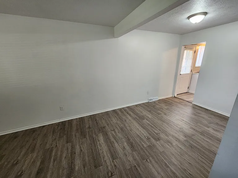 2472 Warren Pkwy — Photo 23